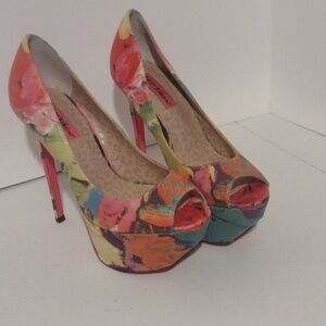 Betsey Johnson Bridgitt Multicolor Platforms Heels size 8m
